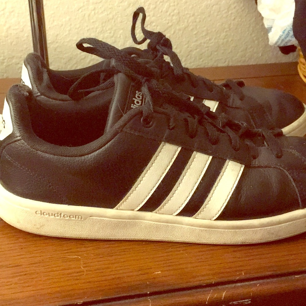Adidas cloudfoam tennis shoes size 10